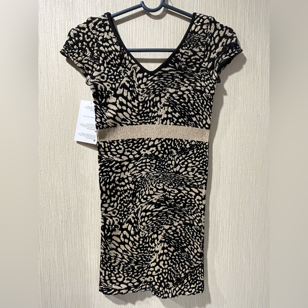 BEBE Stretch Nylon/Spandex w/Gold Metallic Accents Cap Sleeve “V”Neck Mini Dress - Picture 2 of 10